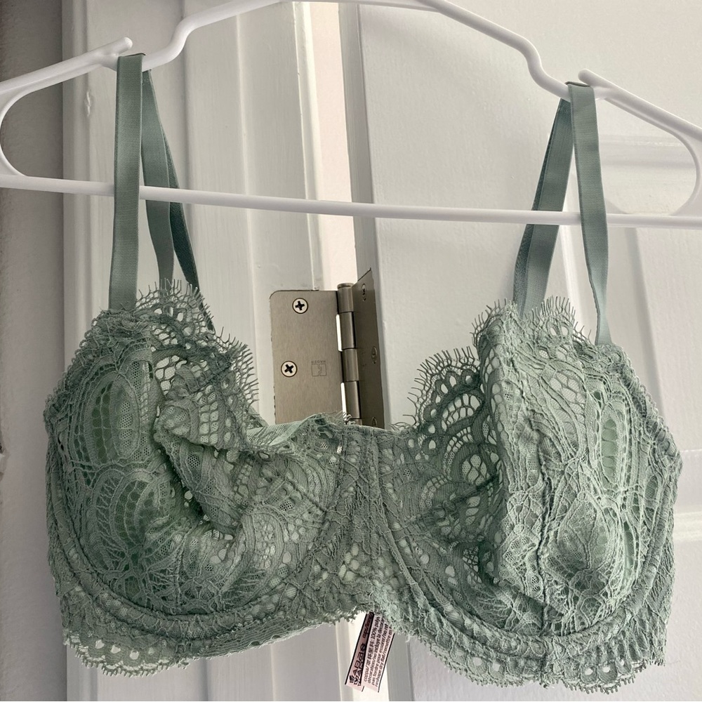Victoria’s Secret Green Dream Angels Push Up Bra Size 32DD